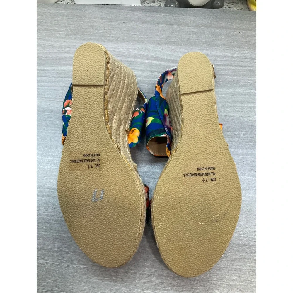 NWOT QUPID FLORL NAVY BLUE AND ORANGE ESPADRILLES WEDGE SANDALS